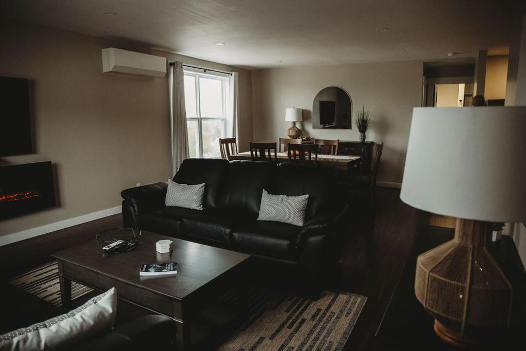 Riverside Suites جراند فولز ويندسور المظهر الخارجي الصورة